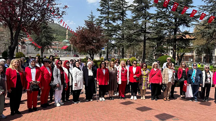 ÇYDD Yönetimi Çelenk Töreni Düzenledi
