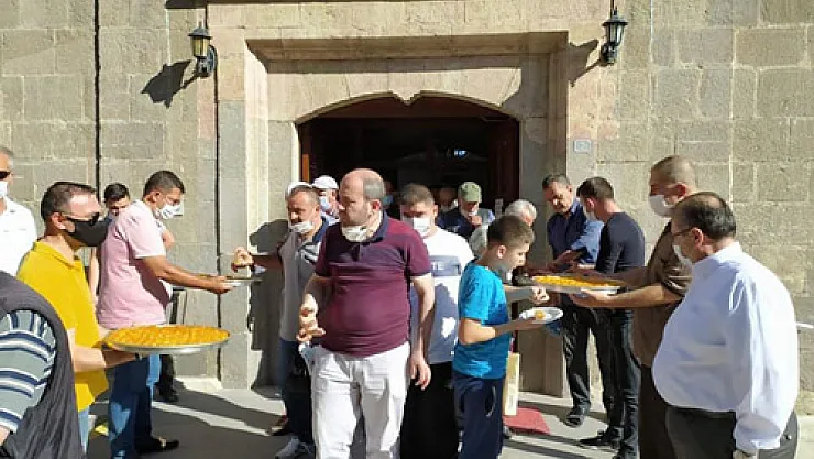 Dayı'dan Ayasofya kararı sonrası baklava ikramı