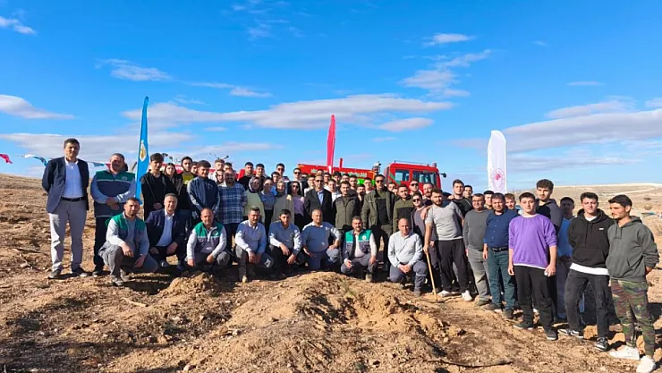 Dazkırı MYO'da Fidanlar Toprakla Buluştu