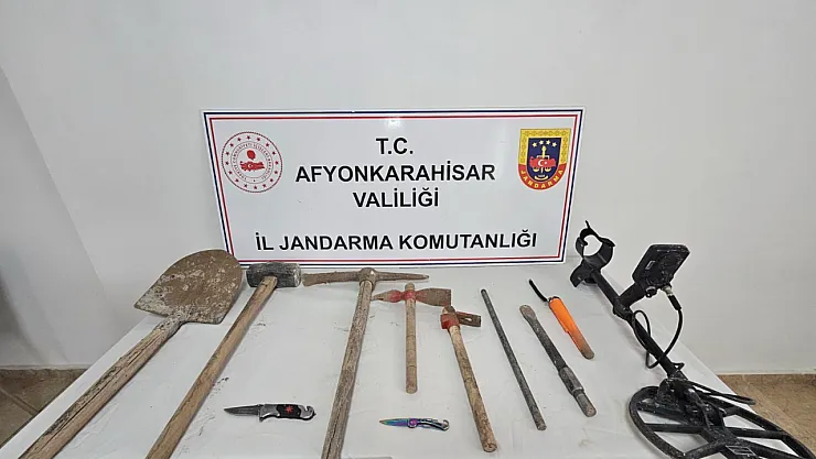 Defineci Çetesi Suçüstü Yakalandı