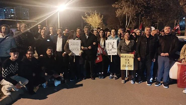 Demokrasi Yürüyüşünde Ezana Saygısızlık