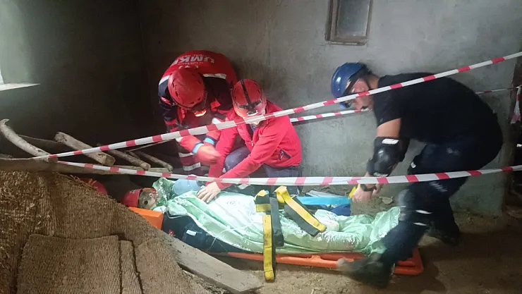 Depremde 5 Evin Yıkıldığı, 3 Enkaz Altında Yaralılar Gerçeği Aratmayan Tatbikatla Çıkarıldı