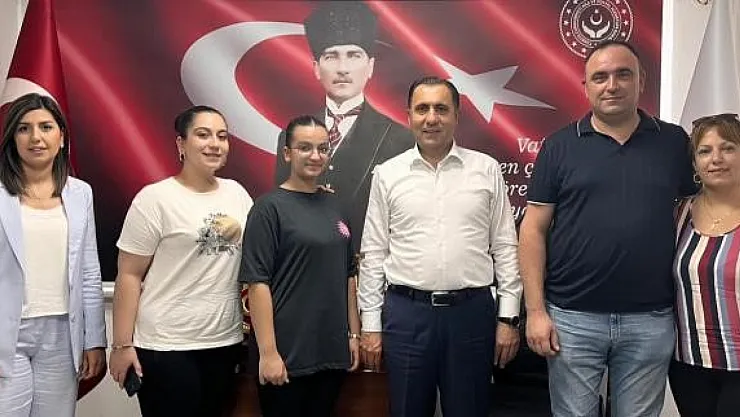 Depremde Anne Ve Babalarını Kaybeden Yeğenlerine Kucak Açtılar