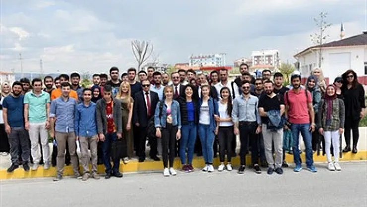 Dereceyle mezun olan öğrenciler için fidan dikildi