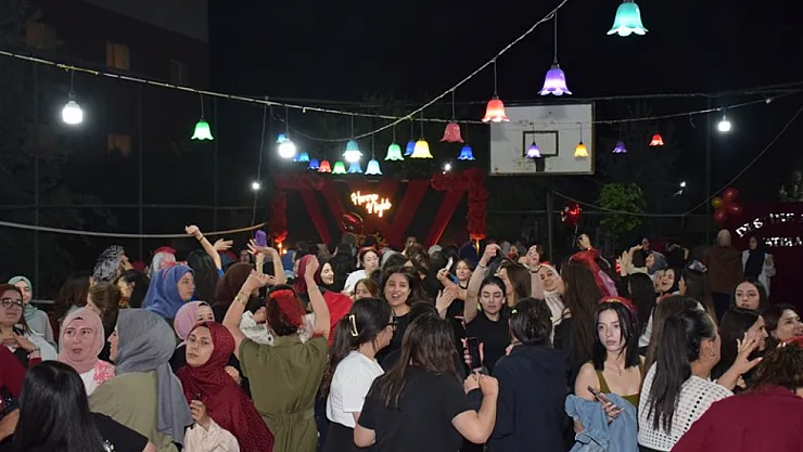 Destina Hatun'da Mezuniyet Sevinci Yaşandı