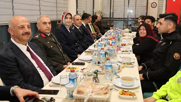 Devlet Ana Şehit Aileleri, Gaziler Ve Polislerle İftar Yaptı