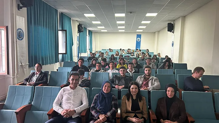 Dijital Çağda Mahremiyet Mümkün Mü?