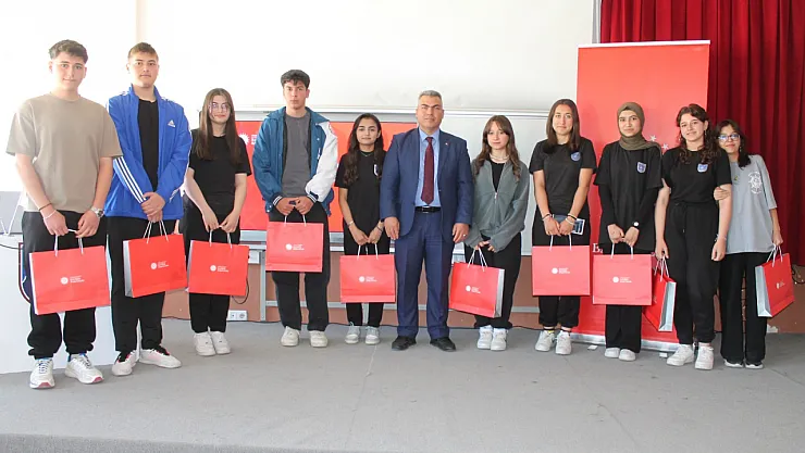 Dijital Medyada Doğru Bilgiye Ulaşmayı Öğrendiler