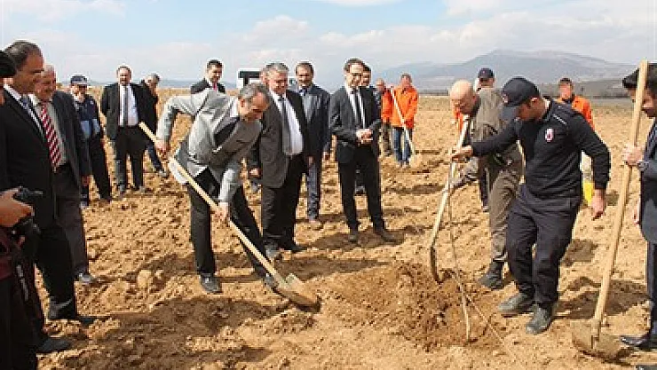 Dinar Cezaevi'nde fidan dikildi – Kocatepe Gazetesi