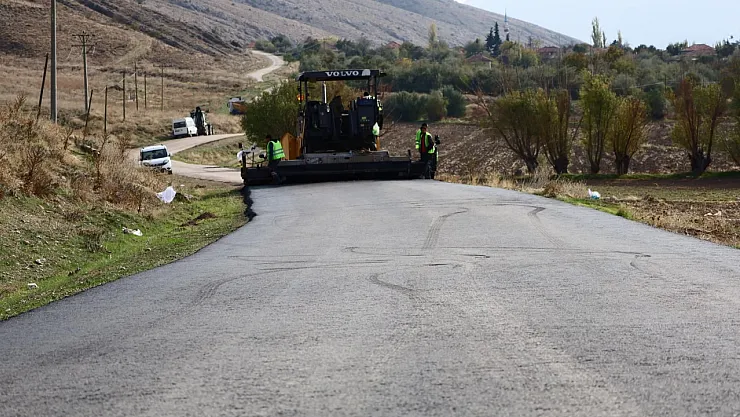 Dinar'ın Köylerinde Sıcak Asfalt Çalışmaları Başladı