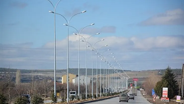 Dinar'da ışıklandırma direkleri dikildi – Kocatepe Gazetesi