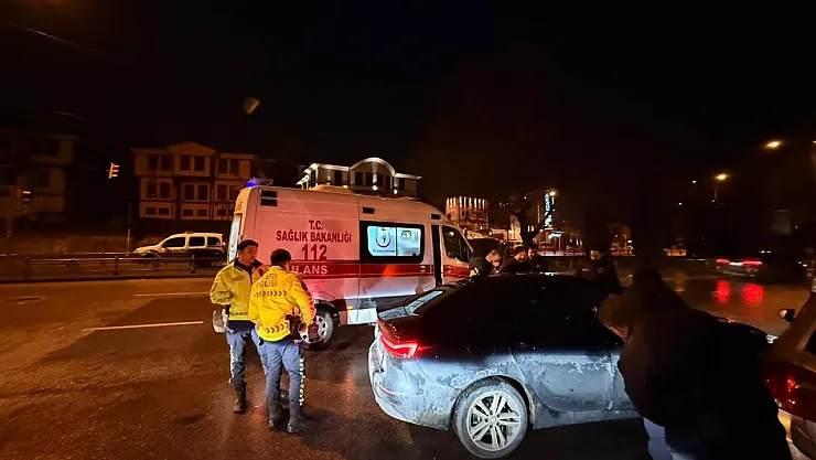 Direksiyon Başında Sızıp Kaza Yapan Sürücü, 3 Saatlik Uğraş Sonunda Cam Kırılarak Uyandırdı