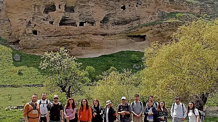 Doğa yürüyüşçüleri Zahran Vadisi'nde eşsiz manzaraları fotoğrafladı