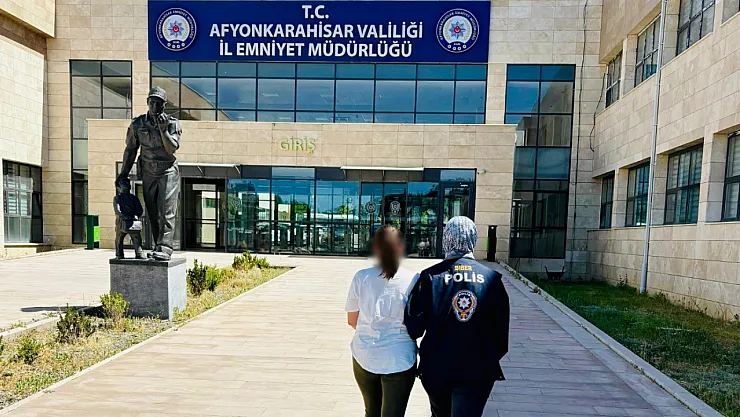 Dolandırıcılık Suçundan Aranan Şahsı Polis Yakaladı