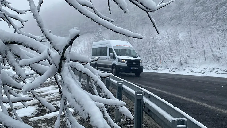Domaniç Dağı'nda Kar Ve Sis Etkili Oluyor