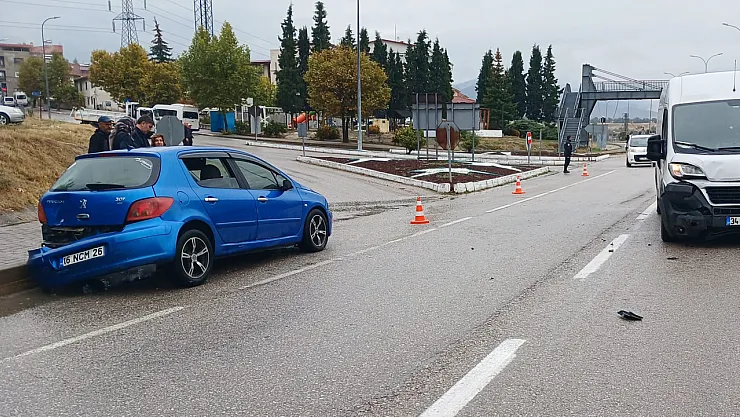 Domaniç Emniyet Kavşağı'nda Yine Kaza