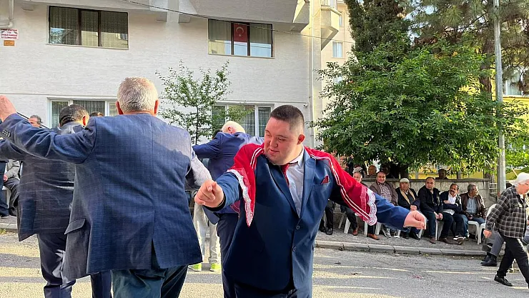 Down sendromlu Emre ve vefat eden annesinin hayali gerçek oldu