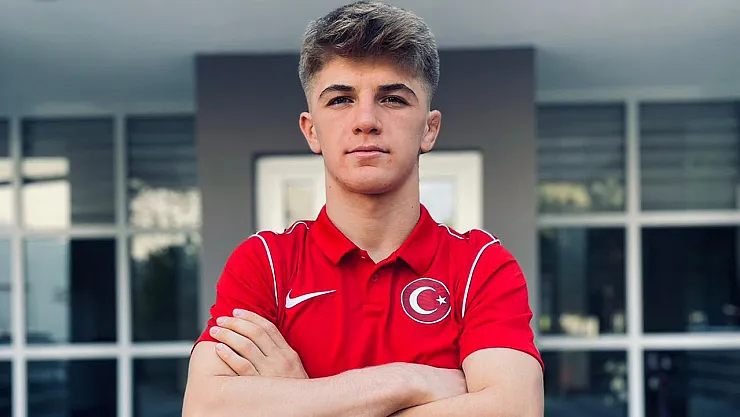 Dünya Sahnesinde Bir Afyonlu