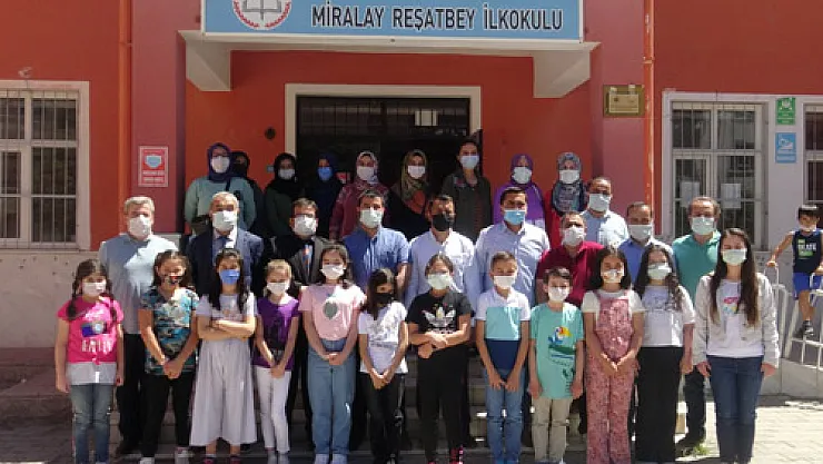 Dünya şampiyonlarına tebrik