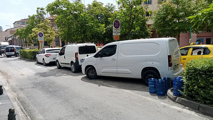 Duyarsız Sürücüler Mal İndirme Ve Bindirme Yerini Park Alanına Çevirdi
