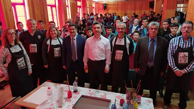 Ebru sanatçıları 2 okulda etkinlik yaptı