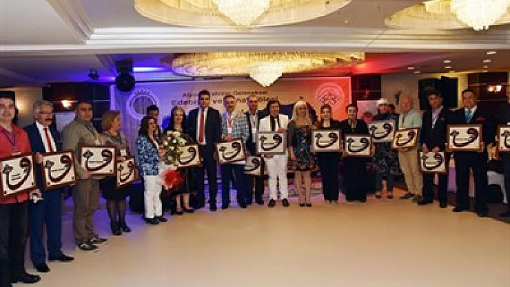 Edebiyat Şöleni'nde şiir ve türkü geçidi