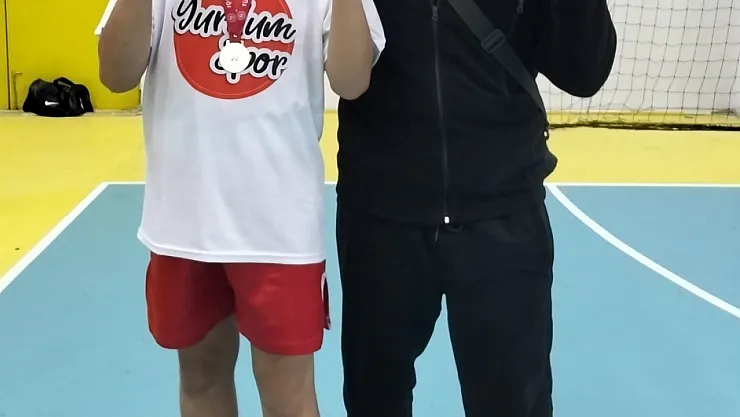 Efe Carl Demirli'den Kick Boks Branşında Şampiyonluk