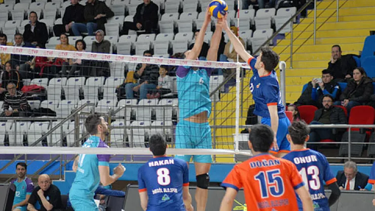 Efeler 4'de 4 yaptı