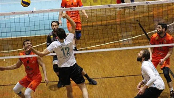 Efeler İnegöl’e boyun eğdi: 3-1