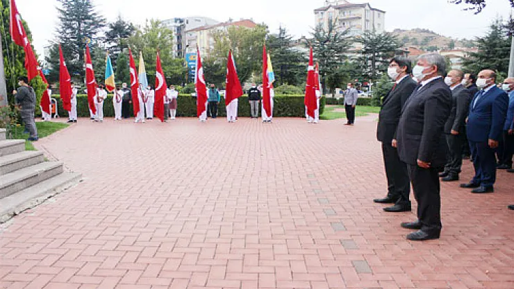 Eğitimciler Atatürk Anıtına çelenk sundu
