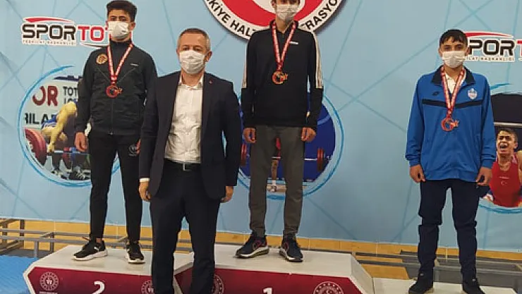 Eker, 152 kilogram ile Türkiye ikincisi oldu