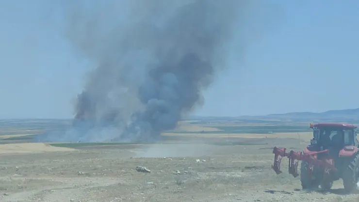 Ekin Tarlasında Yangın Çıktı