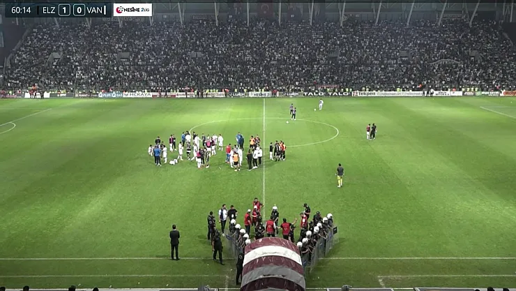 Elazığ'daki Gergin Maçta Yaralanma!