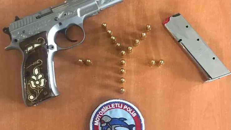 Elbisedeki kabarıklık tabancayı ele verdi
