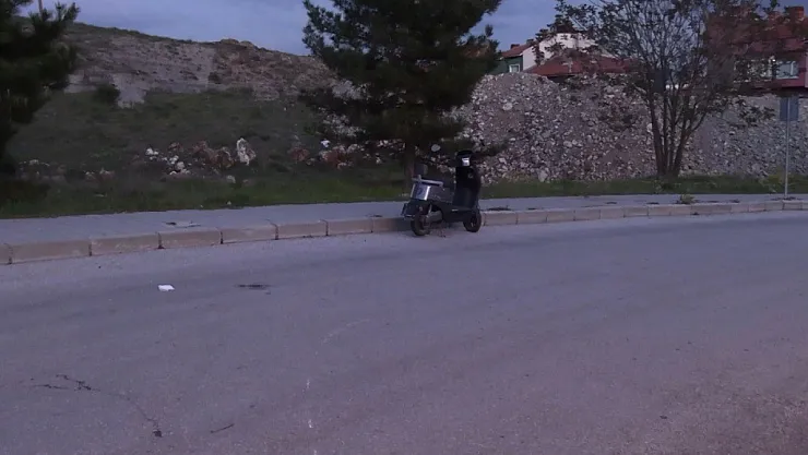 Elektrikli Motosiklet Devrildi: 1 Yaralı