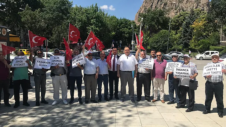 'Emekliler Onurlu Türk Vatandaşı Olmasalar İsyan Ederler'