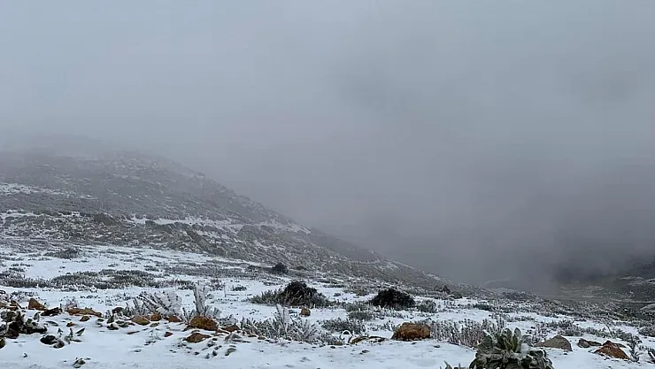 Emirdağ-Yellibel’e de kar yağdı