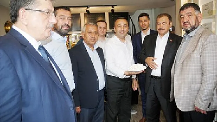 Eroğlu'na Uzun Çarşı'da sevgi seli