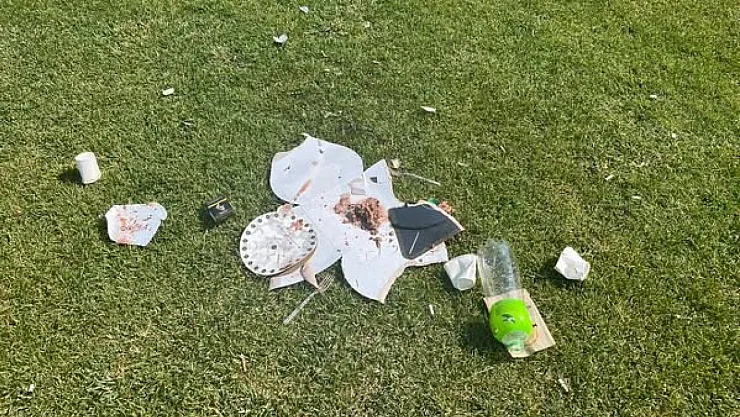 Ertuğrul Gazi Tören Alanı'na Yakışmayan Görüntüler