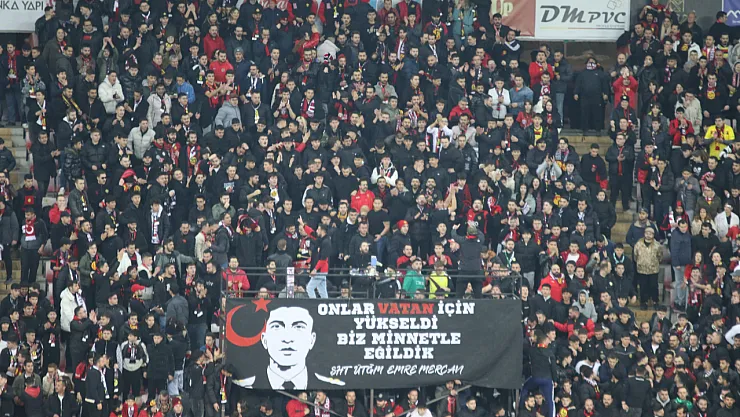 Es-Es Taraftarı Hava Şehidi Emre Mercan'ı Unutmadı
