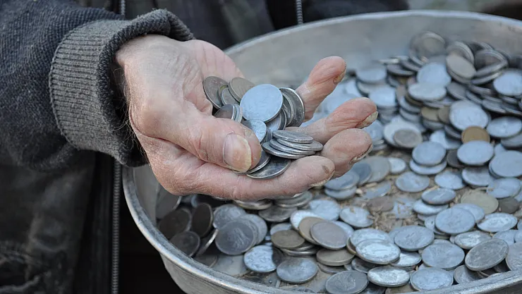 Eskiden Ödeme Olarak Aldığı Paraları Günümüzde Hurda Olarak Satıyor