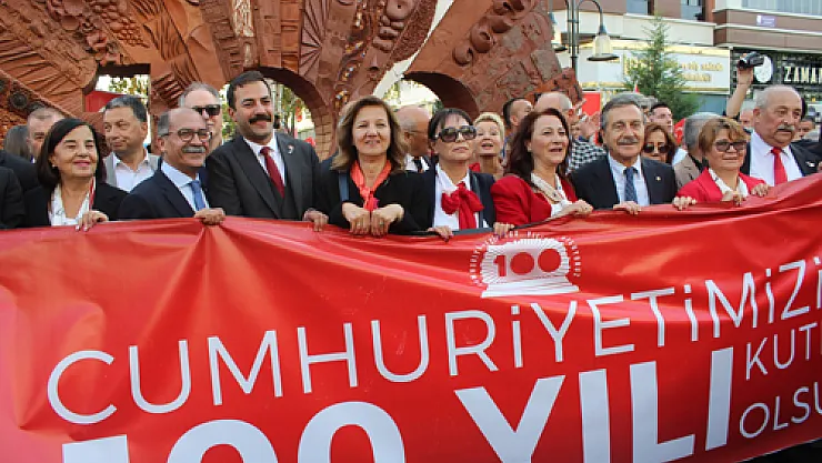 Eskişehir '100. Yıl Cumhuriyet Anıtı' törenle açıldı