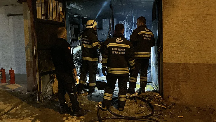 Eskişehir'de 3 Katlı Apartmanda Yangın Paniği