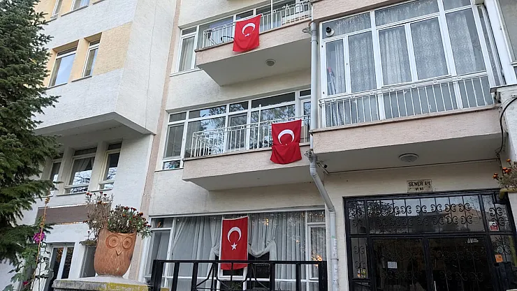 Eskişehir'de Evler Ve Dükkanlar Türk Bayrakları İle Dolup Taştı