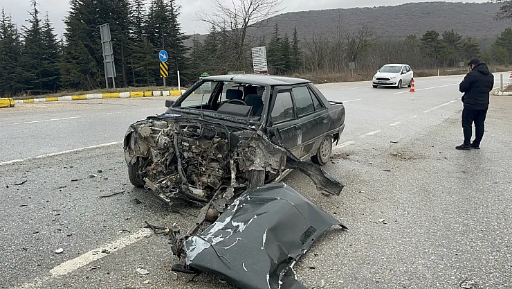 Eskişehir'de Kaza: Araçlar Hurdaya Döndü, 1 Yaralı