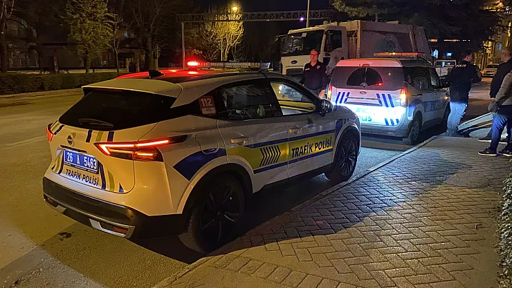 Eskişehir'de Kazaya Karışan Araç Kaçtı