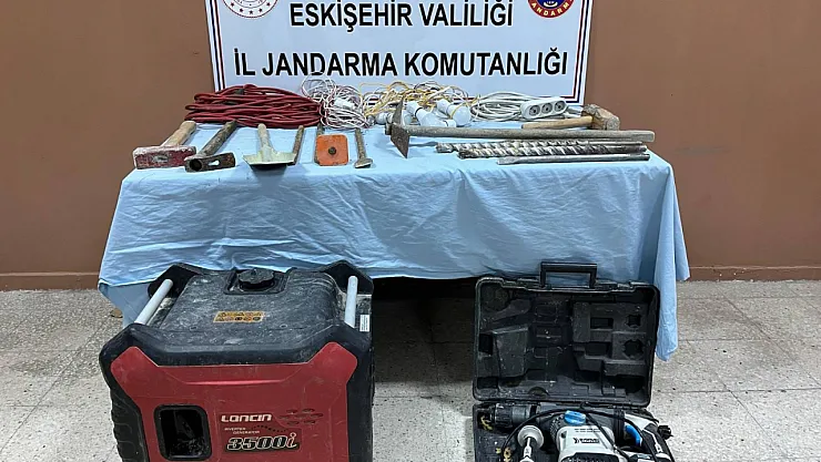 Eskişehir'de Sit Alanında Kaçak Kazıya Jandarma Baskını