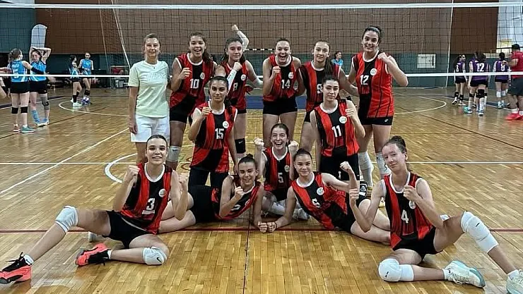Eskişehir Kız Voleybol Takımı Türkiye Yarı Finallerinde