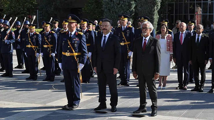 Eskişehir'de Zafer Bayramı törenle kutlandı