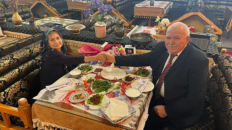 Eskişehirli Çift 54 Yıldır Bütün Zorlukları El Ele Atlatıp Aşklarını İlk Günkü Gibi Yaşıyor